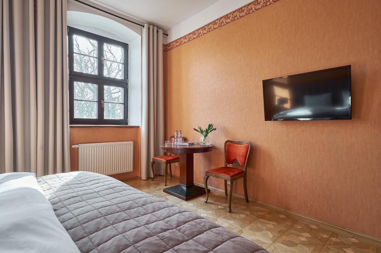 Boutique Palac Warmatowice Sienkiewiczowskie Легница Экстерьер фото