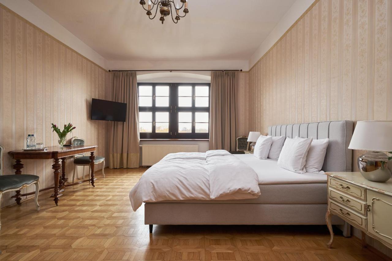 Boutique Palac Warmatowice Sienkiewiczowskie Легница Экстерьер фото