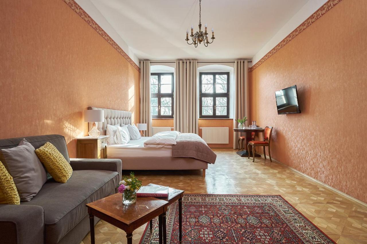 Boutique Palac Warmatowice Sienkiewiczowskie Легница Экстерьер фото
