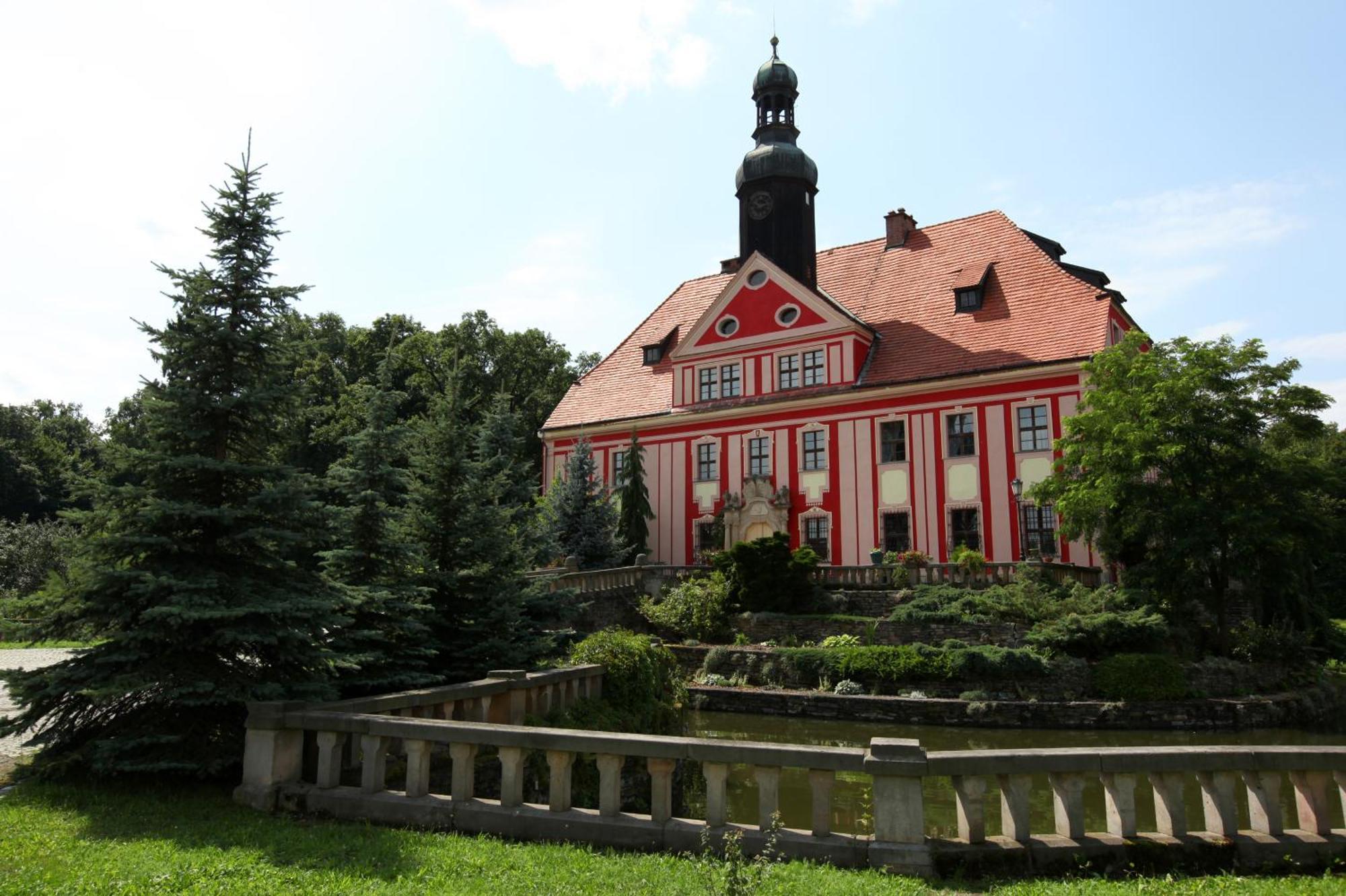 Boutique Palac Warmatowice Sienkiewiczowskie Легница Экстерьер фото