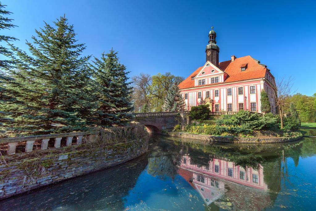 Boutique Palac Warmatowice Sienkiewiczowskie Легница Экстерьер фото