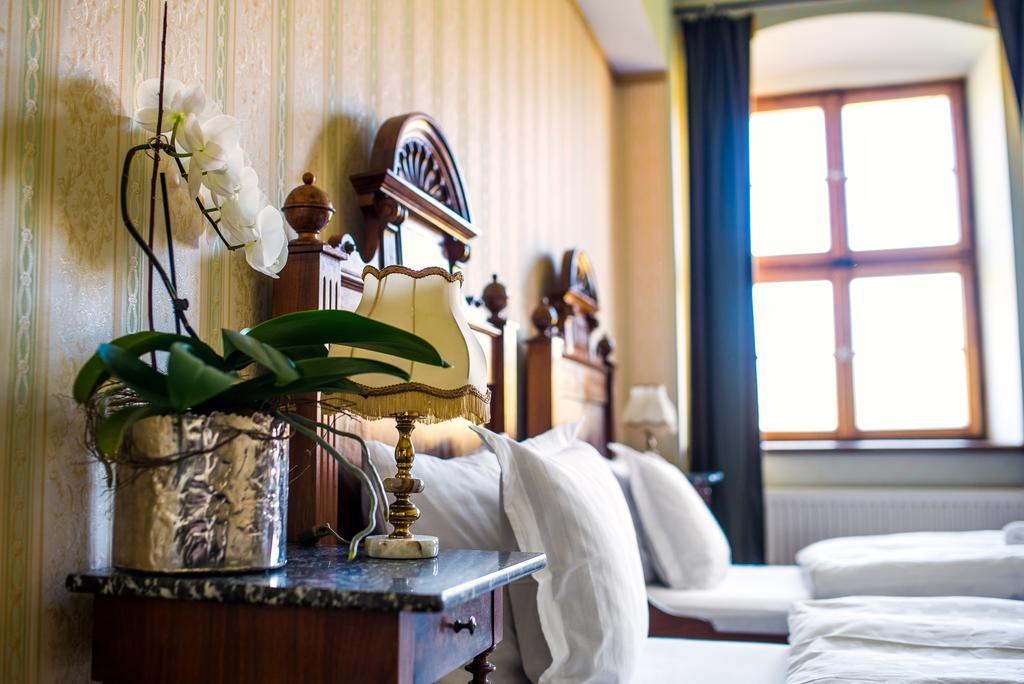 Boutique Palac Warmatowice Sienkiewiczowskie Легница Экстерьер фото