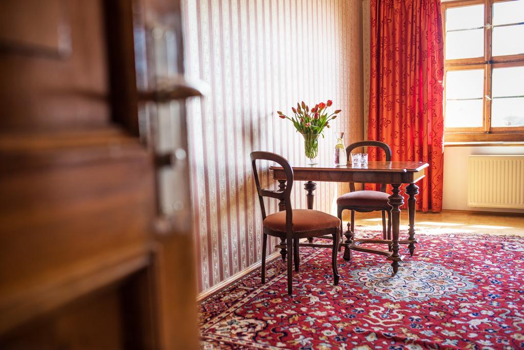 Boutique Palac Warmatowice Sienkiewiczowskie Легница Экстерьер фото